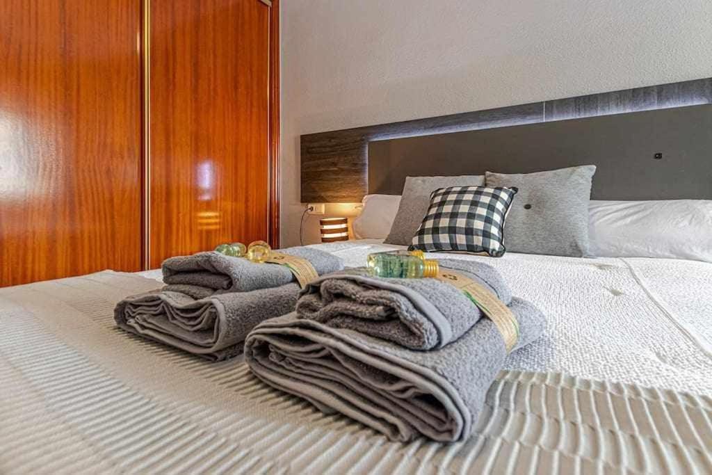 797holidayrentals- En Torremuelle Con Terraza Y Piscina * Benalmadena