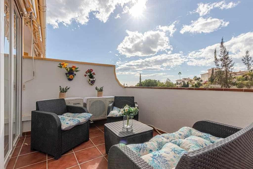 797holidayrentals- En Torremuelle Con Terraza Y Piscina * Benalmadena